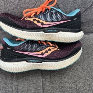 Saucony Womens Triumph 18 Running Shoes Sneakers Size 8.5 Future Black S10595-25